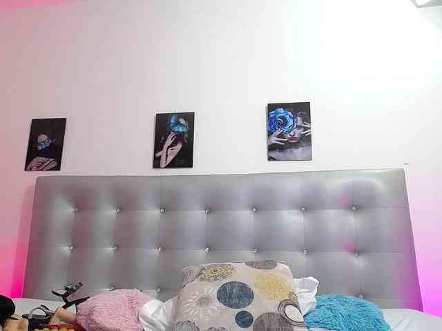 Horny-juliette webcam