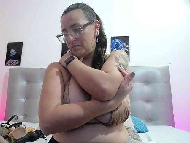 Horny-juliette webcam