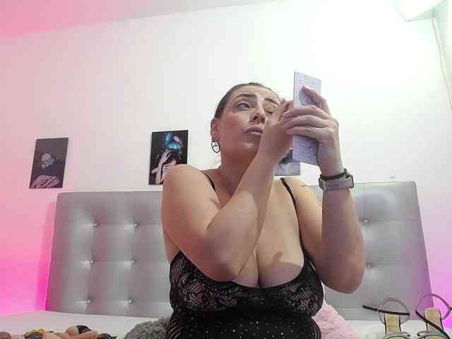 Horny-juliette webcam