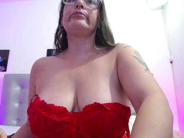 Horny-juliette webcam