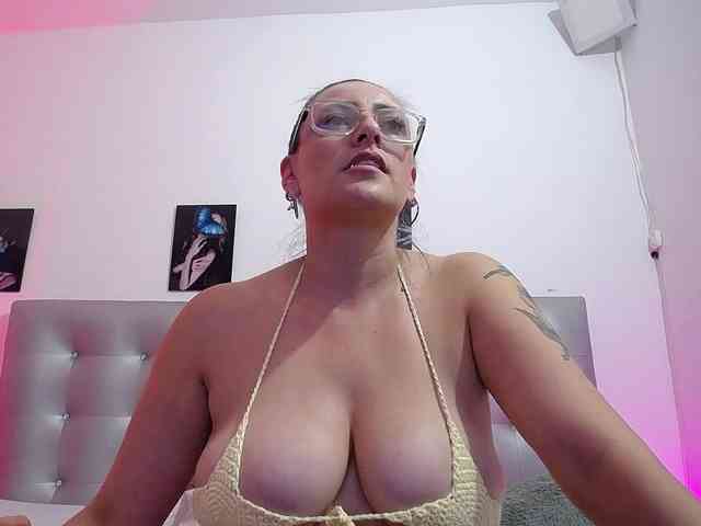 Horny-juliette webcam