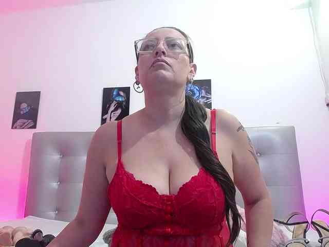 Horny-juliette webcam