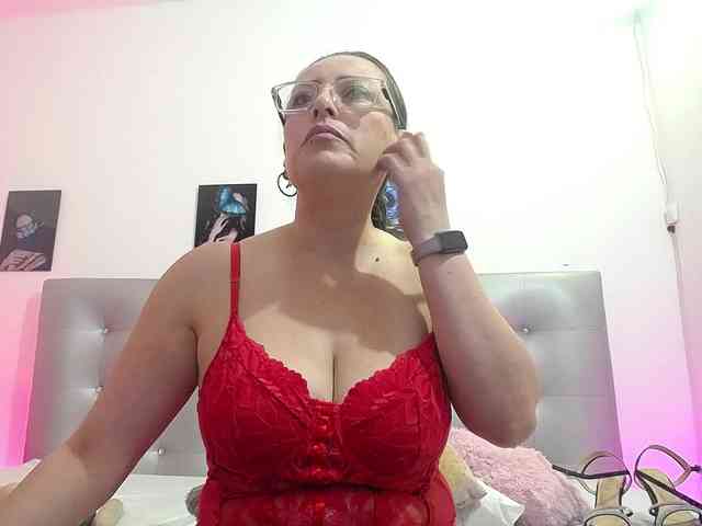 Horny-juliette webcam
