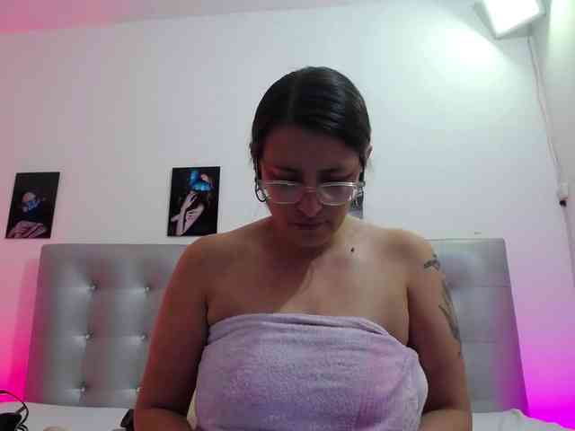 Horny-juliette webcam