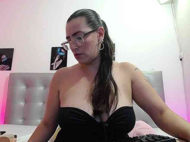 Horny-juliette webcam