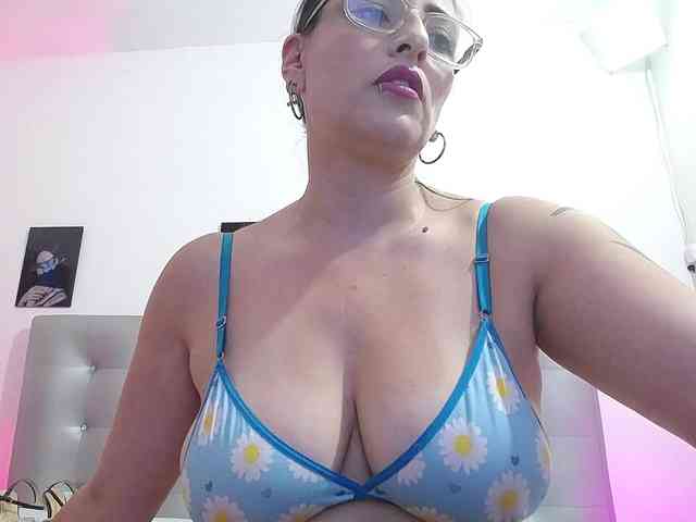 Horny-juliette webcam