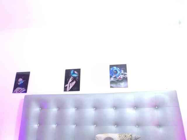 Horny-juliette webcam