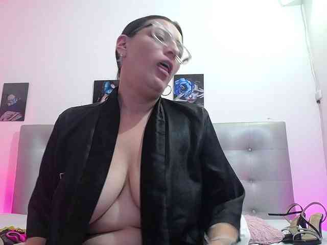 Horny-juliette webcam