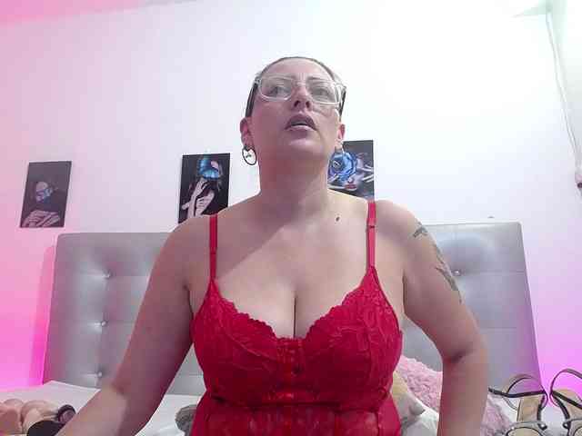 Horny-juliette webcam