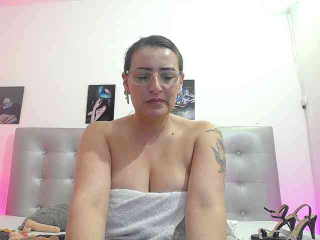 Horny-juliette webcam