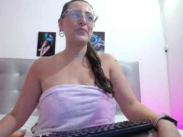 Horny-juliette webcam