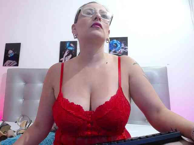 Horny-juliette webcam