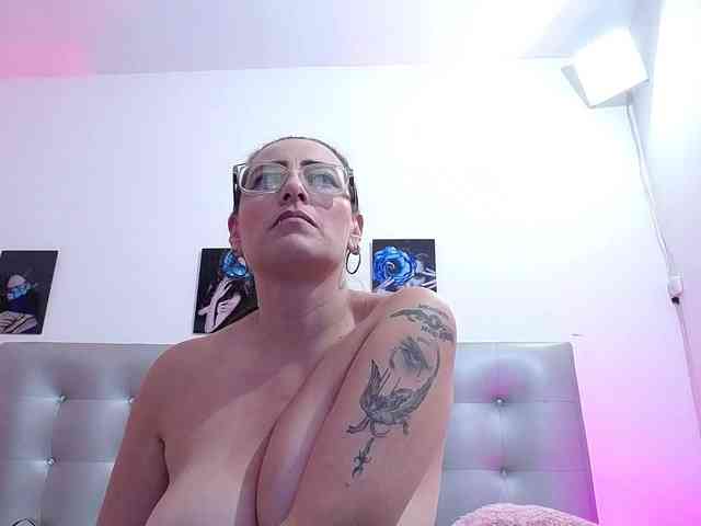 Horny-juliette webcam