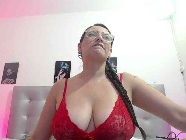 Horny-juliette webcam
