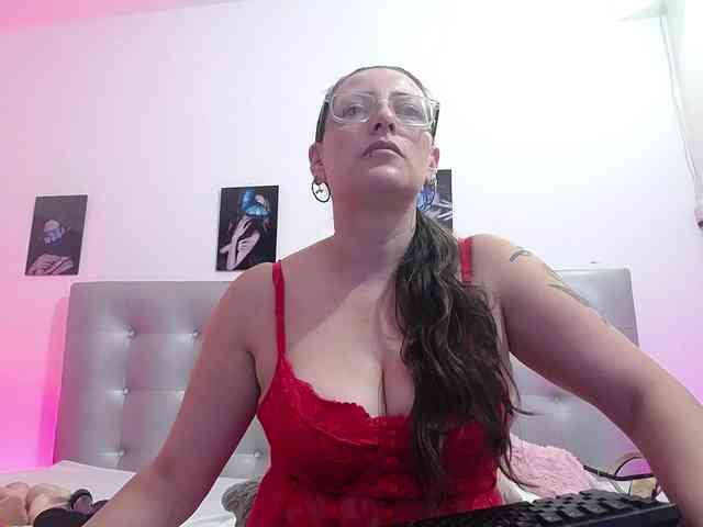 Horny-juliette webcam