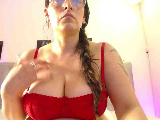 Horny-juliette webcam