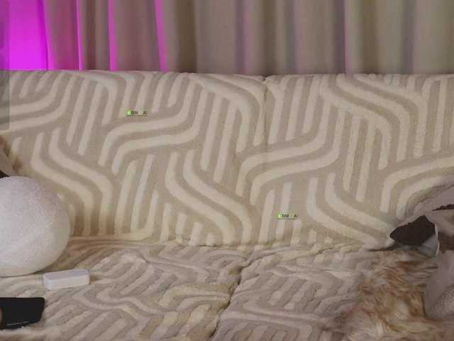 le modèle -Angel-Devil- est en webcam porno dans un show sur le site bongacams, il possède les tags suivants: White/Caucasian,Brunette,Shaved
