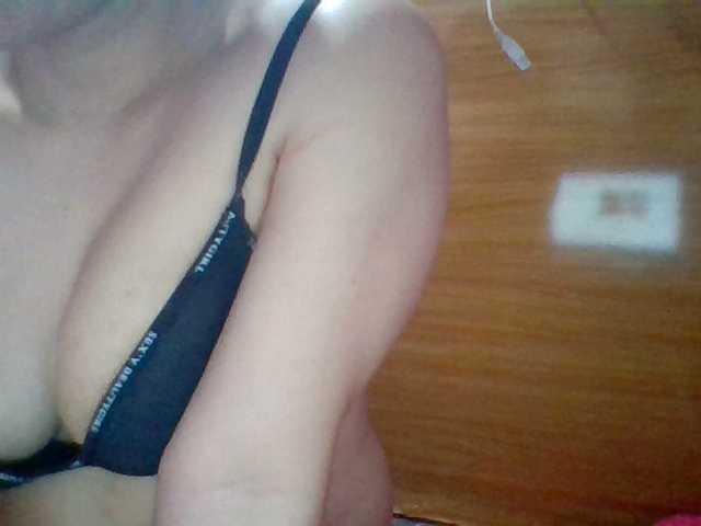 le modèle JangHi-22 est en webcam porno dans un show sur le site bongacams, il possède les tags suivants: Asian,Brunette,Hairy