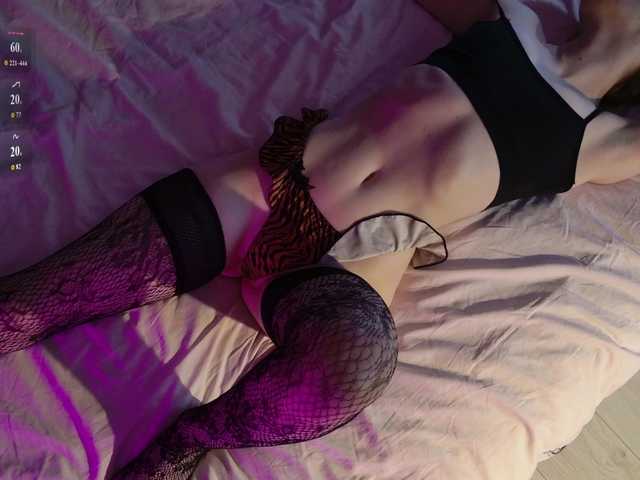 SalutChristine live cam on BongaCams