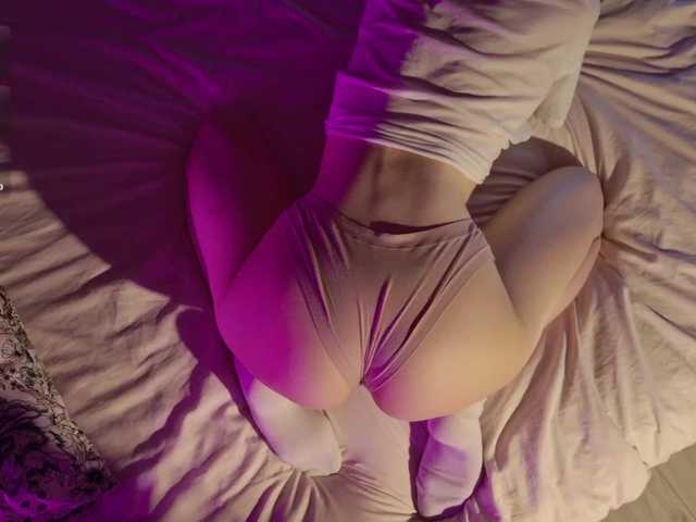 SalutChristine live cam on BongaCams