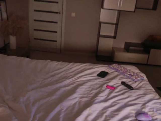 SalutChristine live cam on BongaCams