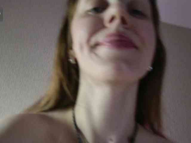 SalutChristine Live Webcam on BongaCams