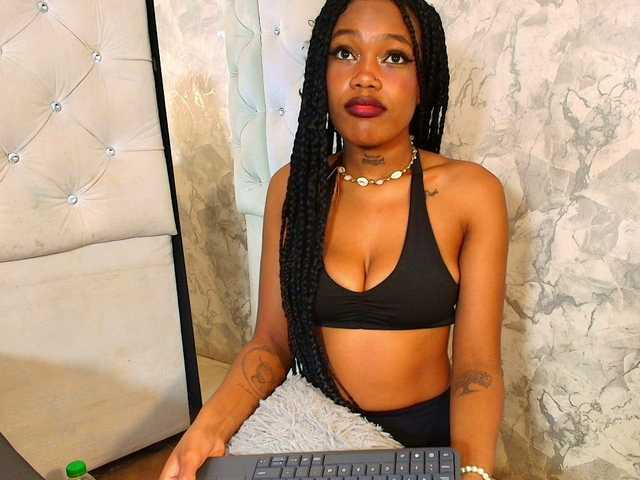 CrystalBrooke3x's BongaCams show and profile