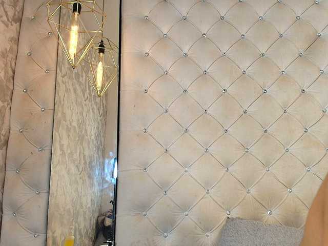 CrystalBrooke3x's BongaCams show and profile