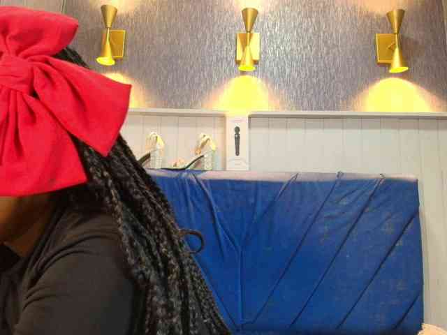 Modelo: CrystalBrooke3x