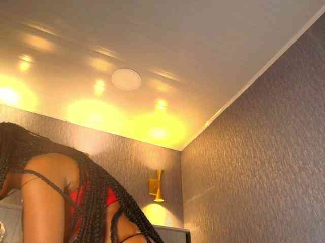 Modelo: CrystalBrooke3x