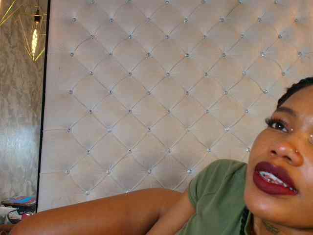 CrystalBrooke3x webcam