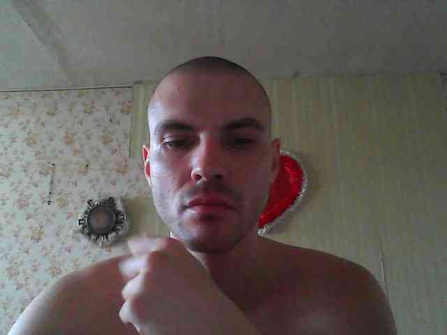 f1tness-man Live Webcam on BongaCams