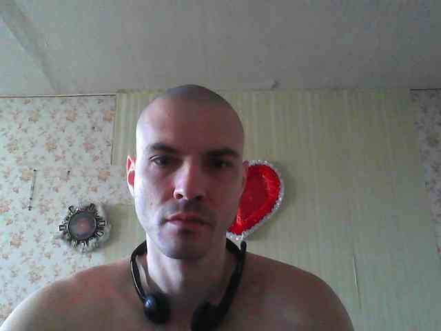 f1tness-man Live Webcam on BongaCams