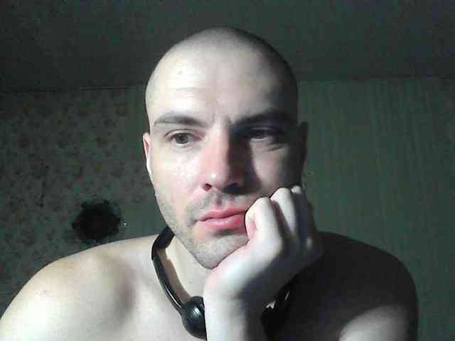 f1tness-man Live Webcam on BongaCams