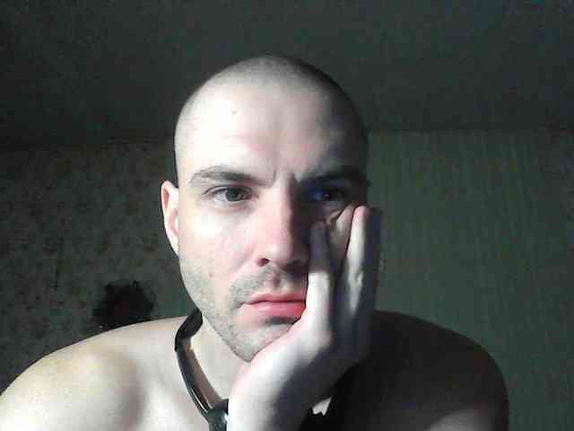 f1tness-man Live Webcam on BongaCams