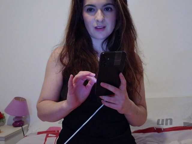 le modèle desirmiss est en webcam porno dans un show sur le site bongacams, il possède les tags suivants: White/Caucasian,Brunette,Shaved