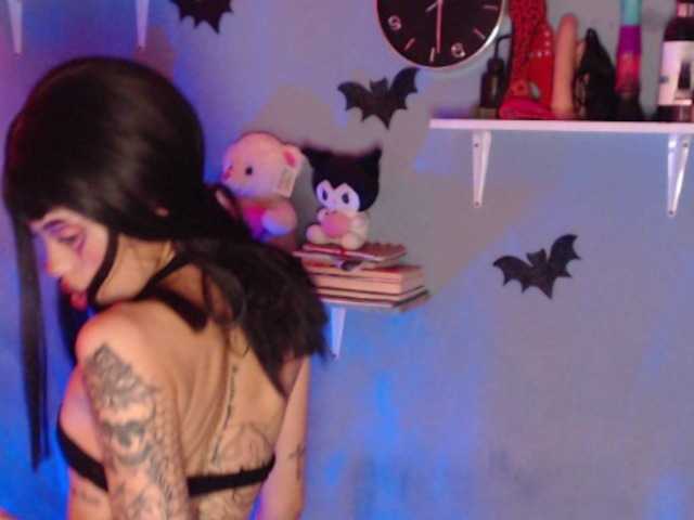 le modèle Girlbat_ est en webcam porno dans un show sur le site bongacams, il possède les tags suivants: Latino/Hispanic,Brunette,Hairy