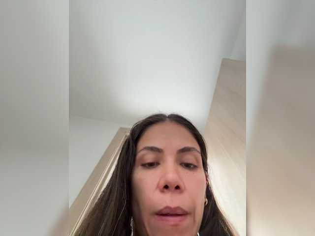 APRILHILL, en vivo ahora en BongaCams