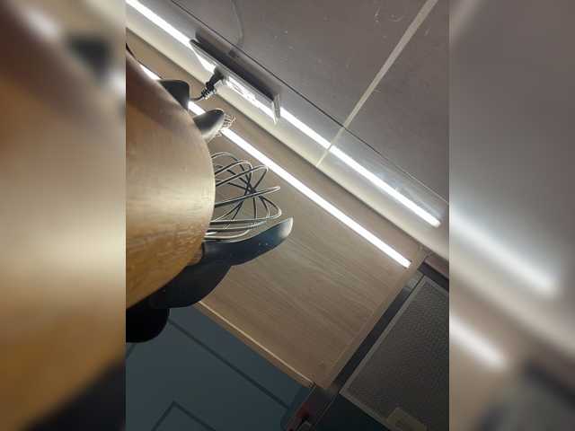 AprilHill live cam preview
