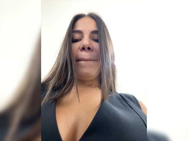 APRILHILL live webcam show