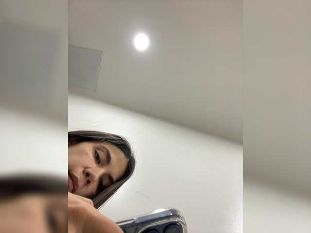 APRILHILL live cam on BongaCams