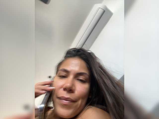 APRILHILL live cam on BongaCams
