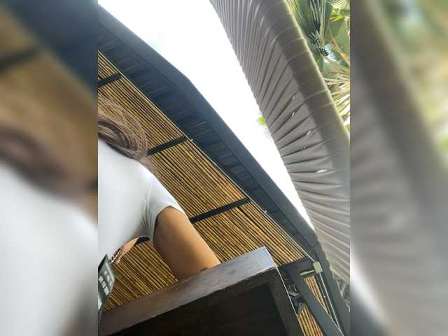 APRILHILL live cam on BongaCams