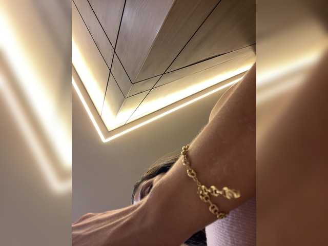 APRILHILL live cam on BongaCams