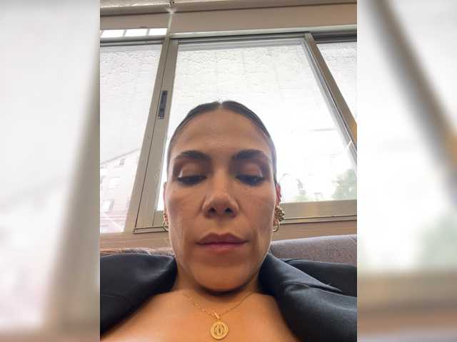APRILHILL live cam on BongaCams