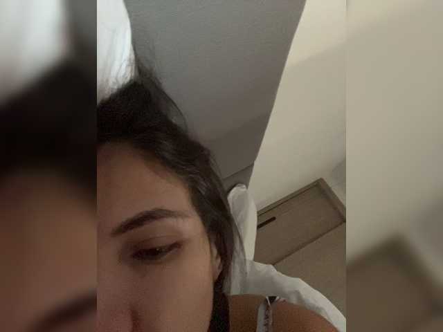 le modèle APRILHILL est en webcam porno dans un show sur le site bongacams, il possède les tags suivants: Latino/Hispanic,Brunette,Shaved