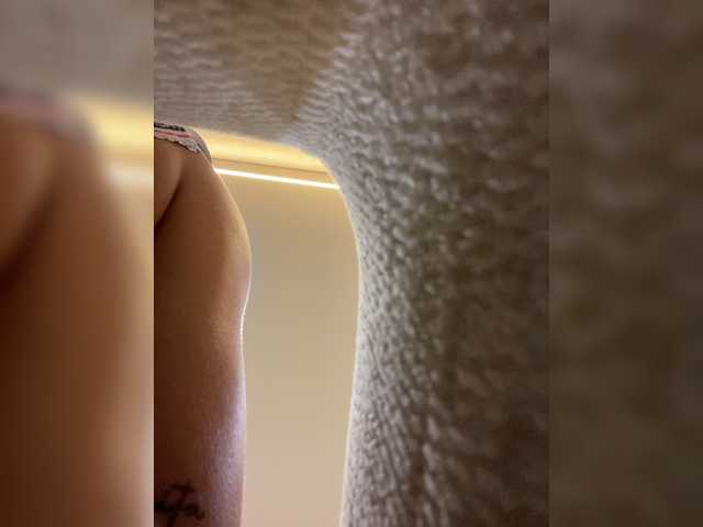 APRILHILL live cam on BongaCams