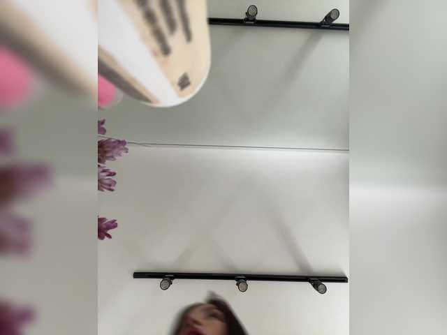 AprilHill live cam preview