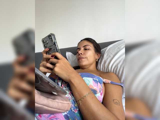APRILHILL live cam on BongaCams