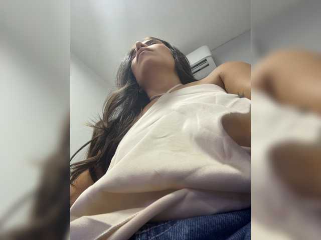 APRILHILL live cam on BongaCams